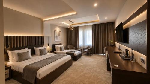 Deluxe King Room