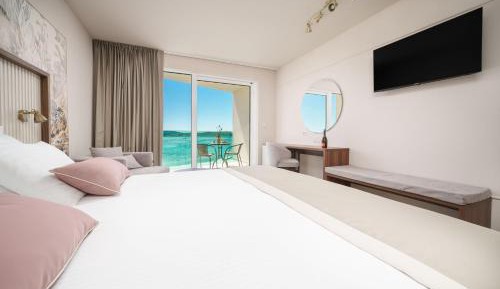 Deluxe Double Room with Balcony and Sea View