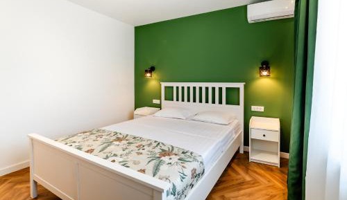 Deluxe Double Room (2 Adults + 1 Child)