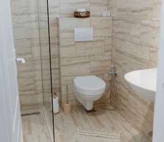 Queen Room with Shared Bathroom