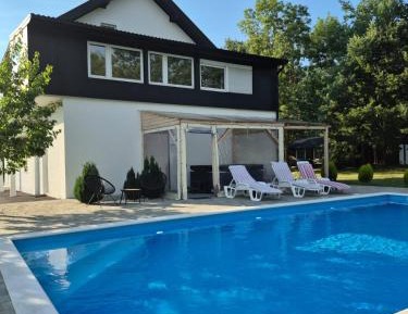 seven bedroom holiday home 