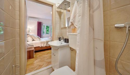 Two-Bedroom Apartment with Balcony (6 Adults)