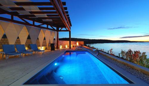 Villa - Beach Front
