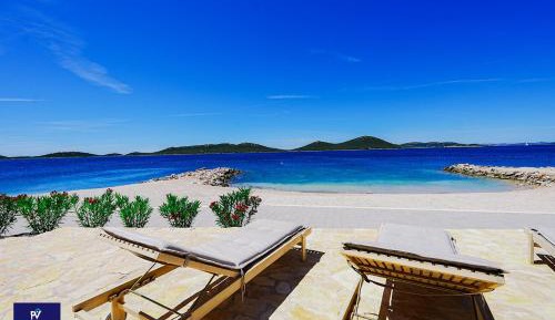 Villa - Beach Front