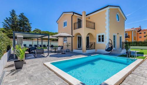 Deluxe Villa