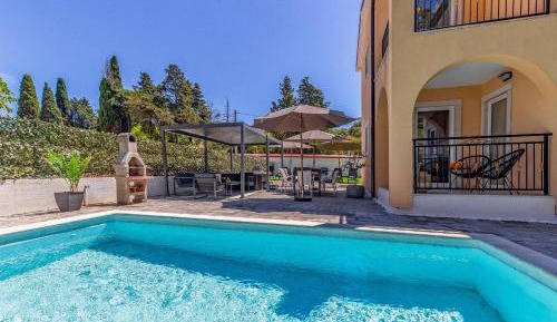 Deluxe Villa