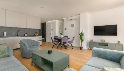 Three-Bedroom Apartment with Balcony