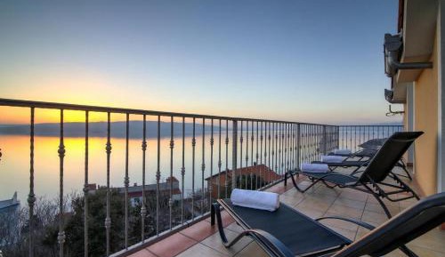 Two-Bedroom Apartment with Balcony and Sea View