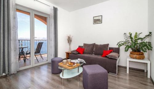 One Bedroom Apartment with Terrace and Sea View 4
