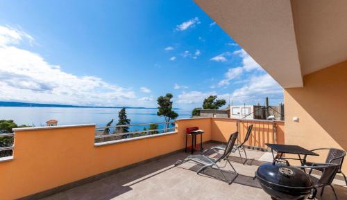 One-Bedroom Apartment with Sea View