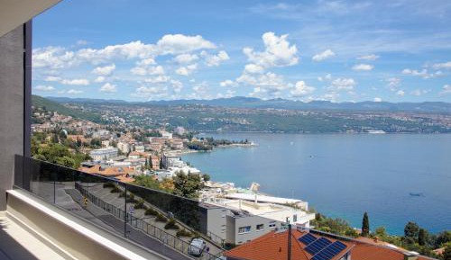 Deluxe Double Room with Balcony and Sea View