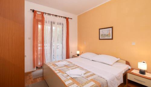 One-Bedroom Apartment with Balcony
