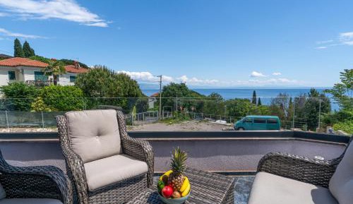Two-Bedroom Deluxe Apartment with Ocean View