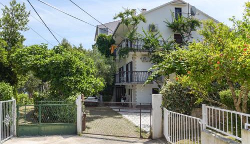 Three Bedroom Apartment with Sea View