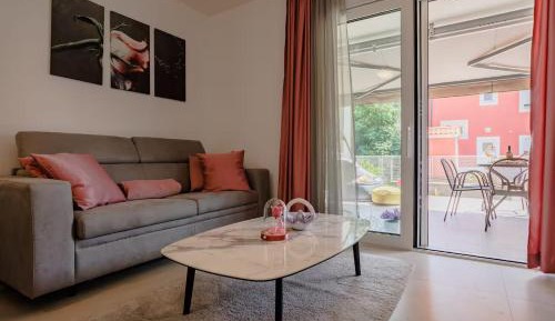 Deluxe One-Bedroom Apartment with Garden View