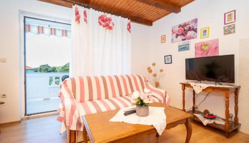 One-Bedroom Apartment with Balcony