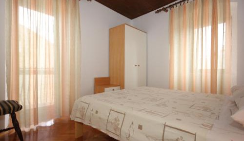 One-Bedroom Apartment with Balcony