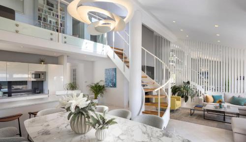 Deluxe Three-Bedroom Apartment