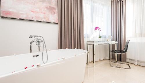Deluxe Double Room with Bath