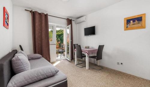 One-Bedroom Apartment with Terrace