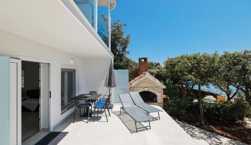 One-Bedroom Apartment with Sea View and Terrace
