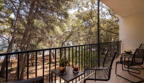 Superior Suite with Balcony Seaside