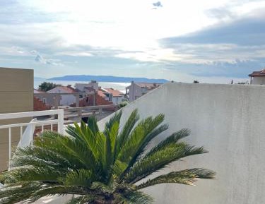 Comfort One-Bedroom Apartment with Terrace and Sea View
