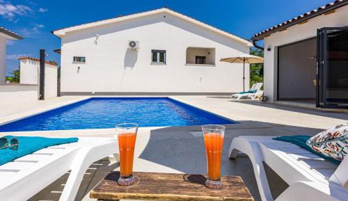 Three-Bedroom Vacation Home 