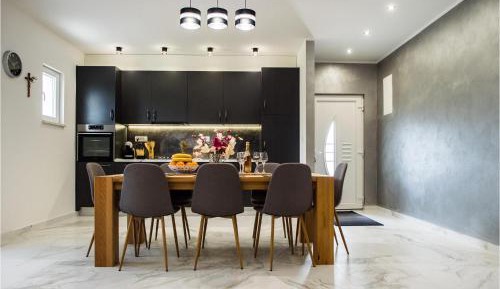 Three-Bedroom Vacation Home 