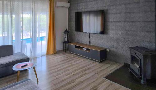 Three-Bedroom Vacation Home 