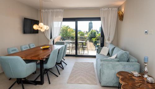Two-Bedroom Deluxe Apartment with Balcony