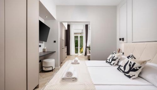Deluxe Queen Studio 