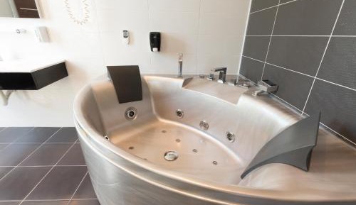 Special Offer - Suite with Jacuzzi
