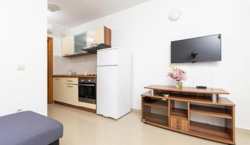 One-Bedroom Apartment with Terrace and Sea View