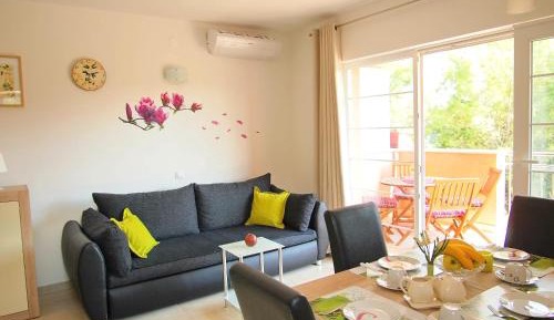 One-Bedroom Apartment with Terrace