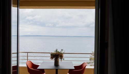 One-Bedroom Apartment with Sea View and Balcony