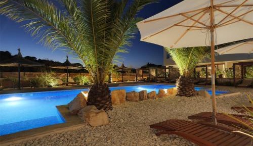 Three-Bedroom Premium Apartment with Resort View