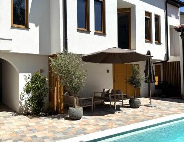 One-Bedroom Apartment with Pool View