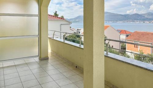 One-Bedroom Apartment with Sea View and 2 Terraces