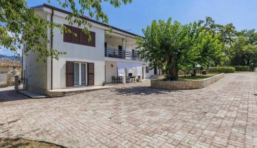 Three-Bedroom Holiday Home 