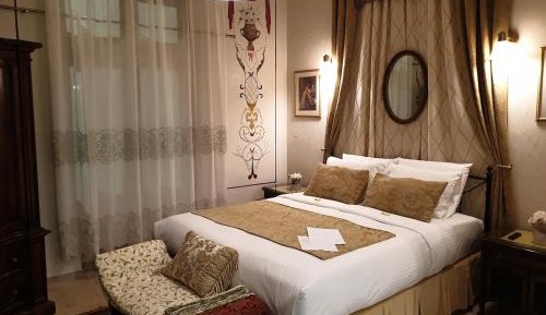Deluxe One-Bedroom Apartment