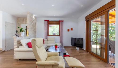 Three-Bedroom Vacation Home 