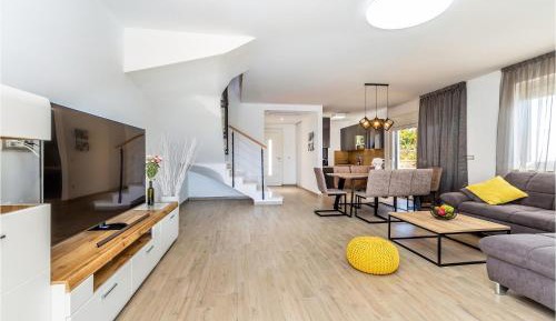 Three-Bedroom Vacation Home 