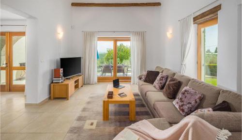 Four-Bedroom Holiday Home