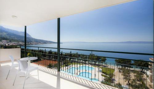 Suite with Balcony and Side Sea View