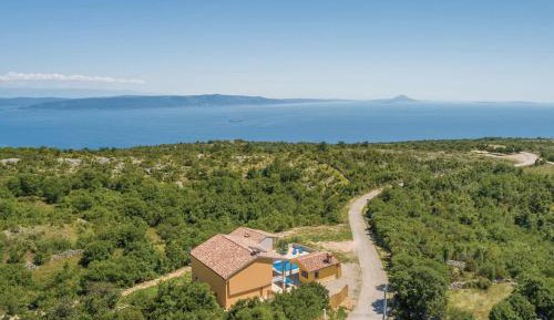 Villa with Pool and Sea View