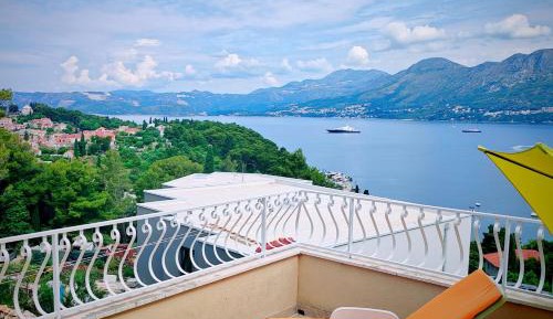 One-Bedroom Apartment with Sea View
