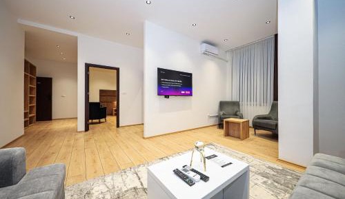 Deluxe King Suite