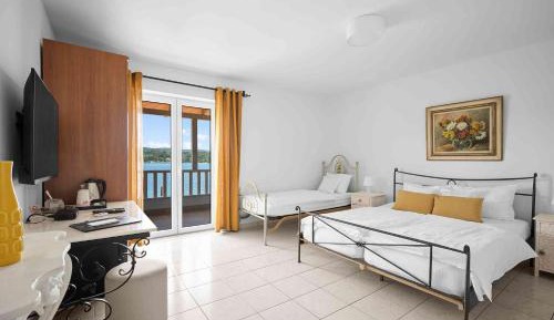 Deluxe Triple Room with Sea View