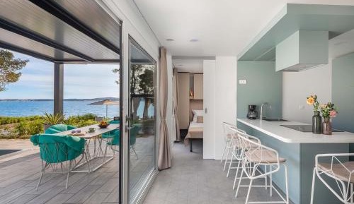 Luxury Mobile Home with pool